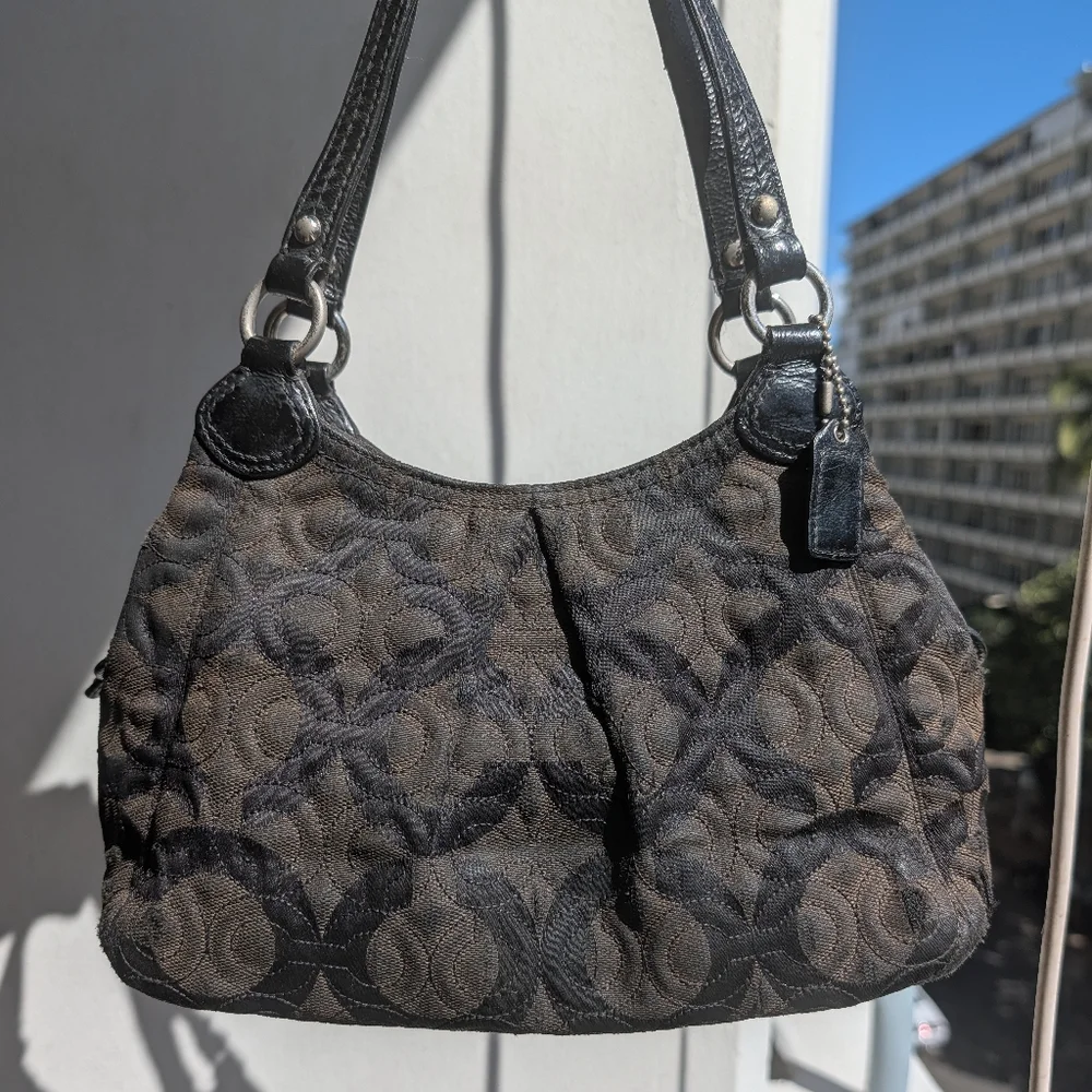 Coach Gramercy OP Art Jacquard Monogram Hobo Bag quilted Canvas black Taupe